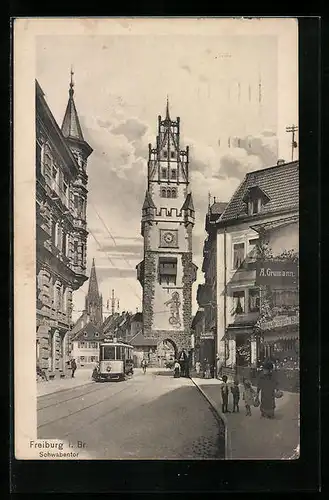 AK Freiburg i. Br., Schwabentor mit Strassenbahn