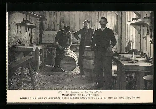 AK Paris, Erblindete Soldaten bei der Herstellung von Fässern, Maison de Convalescence des Soldats Aveugles