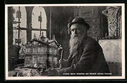 AK Junker bei der Arbeit am Modell seines Hauses, Montage