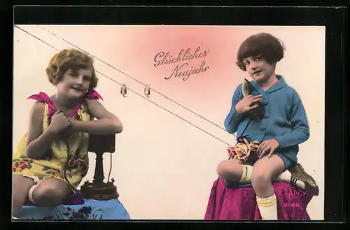 AK Zwei kleine Mädchen am Telefon, Neujahrsgruss