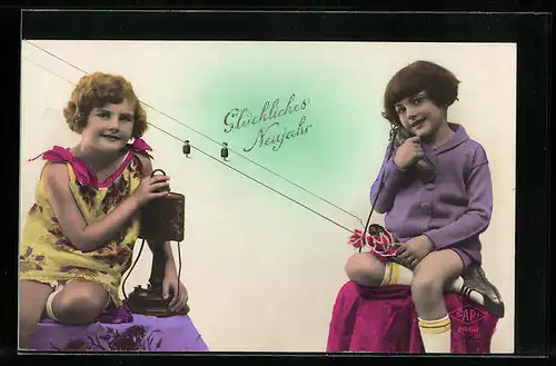 AK Zwei kleine Mädchen mit Telefon und Telefonleitung, Neujahrsgruss