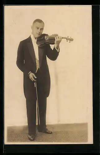 Foto-AK Geigenspieler im Frack