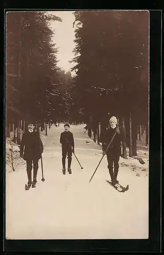 Foto-AK Junge Herren beim Skifahren