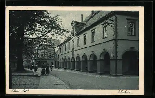 AK Soest i. W., Rathaus mit Passanten