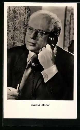 AK Schauspieler Harald Mannl am Telefon