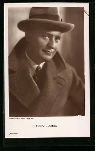 AK Schauspieler Harry Liedtke in warmen Mantel und Hut