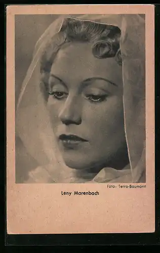AK Schauspielerin Leny Marenbach mit Kopfbedeckung