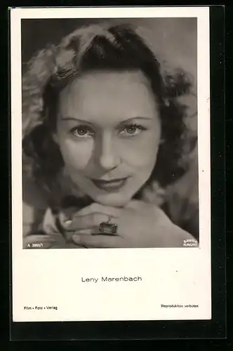 AK Schauspielerin Leny Marenbachder Blick in die Kamera gerichtet