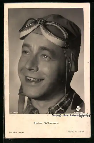 AK Schauspieler Heinz Rühmann mit Fliegerhaube