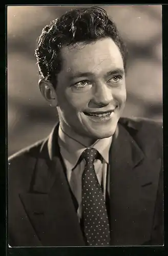 AK Schauspieler Günther Haack mit Sakko und gepunkteter Krawatte