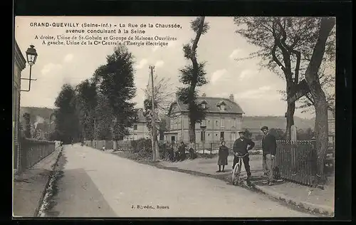 AK Grand-Quevilly, La Rue de la Chaussée, Avenue conduisant à la Seine