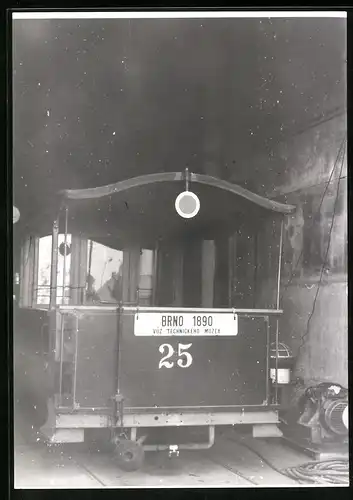 Fotografie Strassenbahn, Triebwagen Nr. 25 im Technik-Museum von Brno