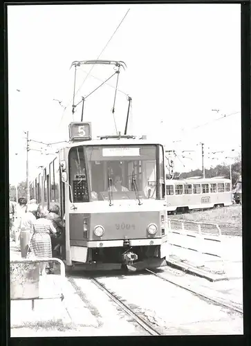 Fotografie Strassenbahn, Tatra Triebwagen Nr. 9004 der Linie 5 in Prag Richtung Hloubetin