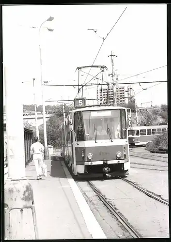 Fotografie Strassenbahn, Tatra Triebwagen Nr. 9004 der Linie 5 in Prag, Richtung Kobylisy