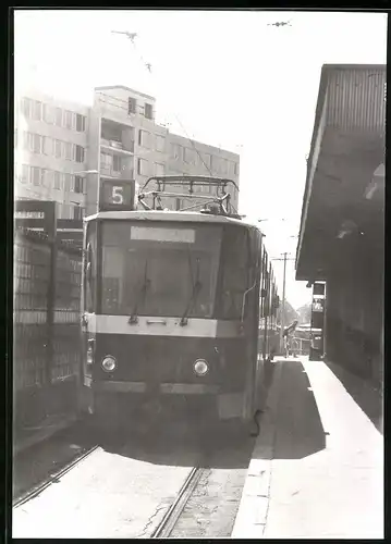 Fotografie Strassenbahn, Tatra Triebwagen Nr. 9007 der Linie 5 in Prag