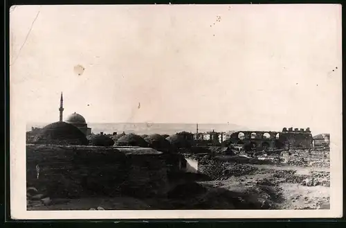 Fotografie unbekannter Fotograf, Ansicht Konstantinopel / Istanbul, Moschee und antike Ruinen