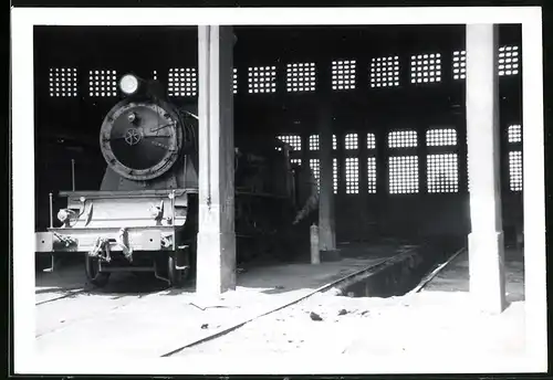 Fotografie Eisenbahn Schweiz, Lokomotive - Dampflok in einem Lokschuppen