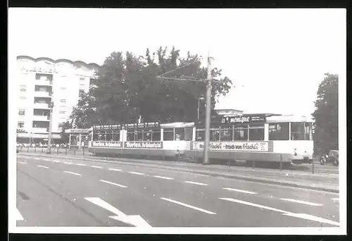 Fotografie P. Boehm, Strassenbahn-Triebwagen der Linie 2 in Braunschweig