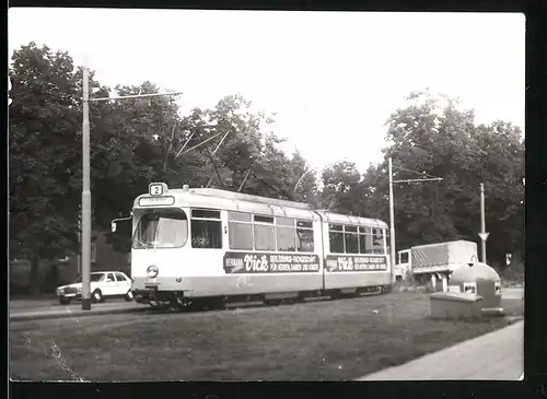 Fotografie P. Boehm, Strassenbahn-Triebwagen der Linie 2 in Braunschweig Richtung Heidberg