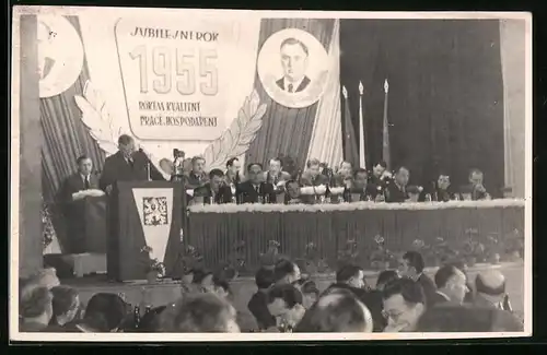 Fotografie Jubiläums-Veranstaltung in Liberec 1955, Konterfei eines Politikers