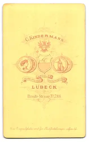 Fotografie C. Kindermann, Lübeck, Breite-Strasse 788, Bürgerliches Fräulein mit Dutt und Schleife
