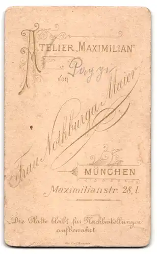 Fotografie Atelier Maximilian, München, Maximilianstr. 28, Eleganter Herr mit Schnurrbart