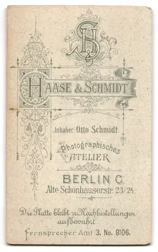 Fotografie Otto Schmidt, Berlin, Alte Schönhauserstr. 23-24, Elegant gekleideter Herr mit Schnauzbart