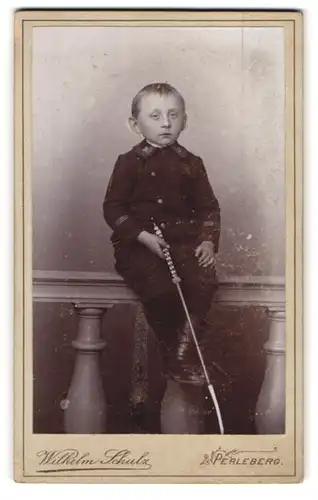 Fotografie Wilhelm Schulz, Perleberg, Wittenbergerstr. 12, Kleiner Junge in modischer Kleidung