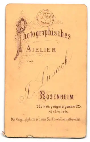 Fotografie J. Liesack, Rosenheim, Heiligengeistgasse 225, Junge Dame im Kleid sitzt am Schreibtisch