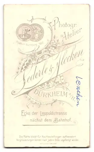 Fotografie Lederle & Flocken, Dürkheim a. H., Leopoldstrasse, Junge Dame mit rundem Gesicht und Puffärmeln