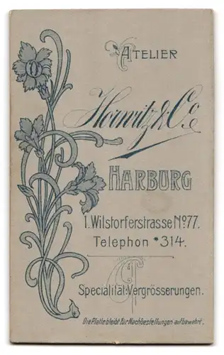 Fotografie Horwitz & Co., Harburg, Wilstorferstrasse 77, Junge Dame mit ondulierten Haaren, Halskette und Brosche