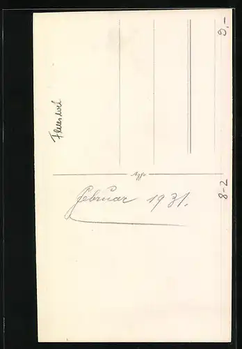 Foto-AK Feuerwehrmann in Uniform im Schnee