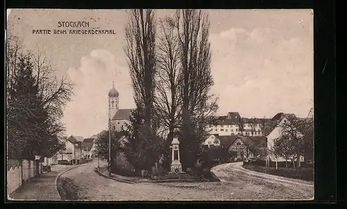 AK Stockach, Strassenpartie mit Kriegerdenkmal