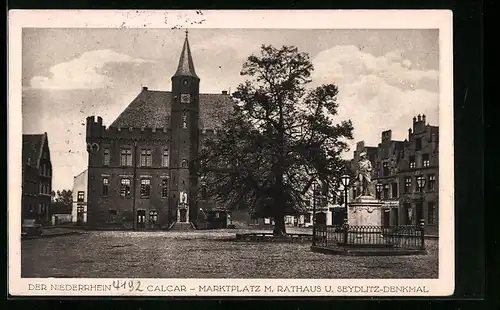 AK Calcar, Marktplatz mit Denkmal