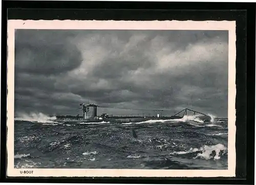 AK U-Boot der Kriegsmarine in Fahrt