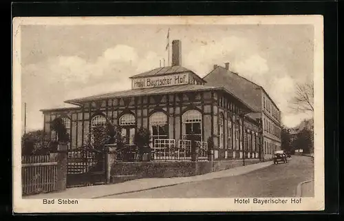 AK Bad Steben, Hotel Bayrischer Hof O. Heinecke mit Strasse und Automobil