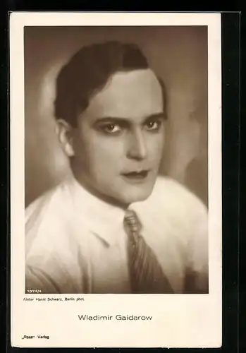 AK Schauspieler Wladimir Gaidarow mit ernstem Blick