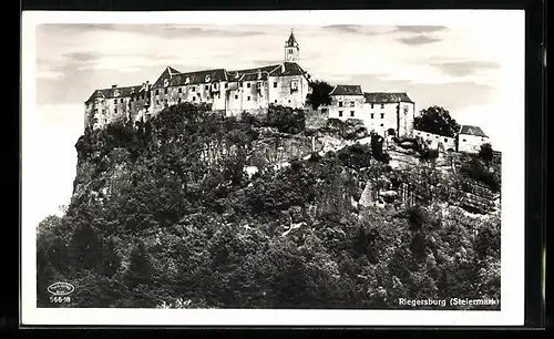 AK Riegersburg, Burg mit Turm auf dem Berg