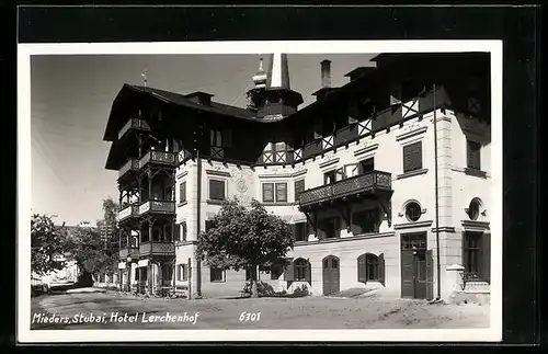 AK Mieders /Stubai, Hotel Lerchenhof mit Strasse