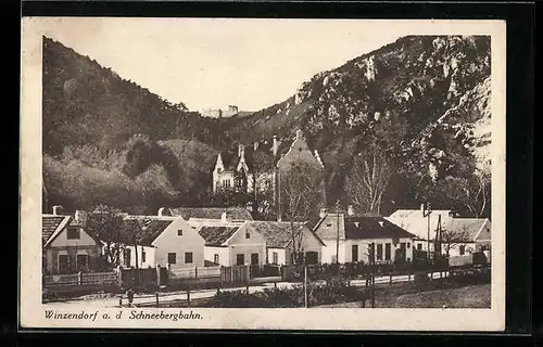 AK Winzendorf /Schneebergbahn, Ortspanorama mit Burg und Strasse