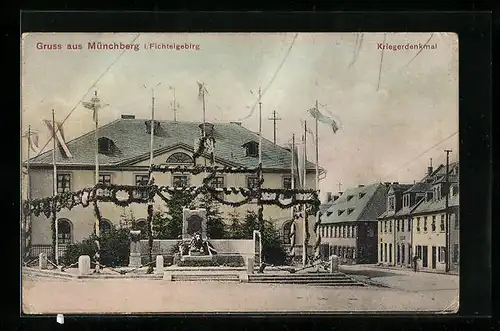 AK Münchberg i. Fichtelgebirge, Blick zum Kriegerdenkmal