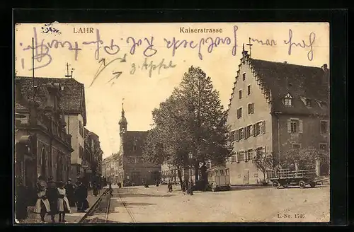 AK Lahr, Kaiserstrasse mit Passanten