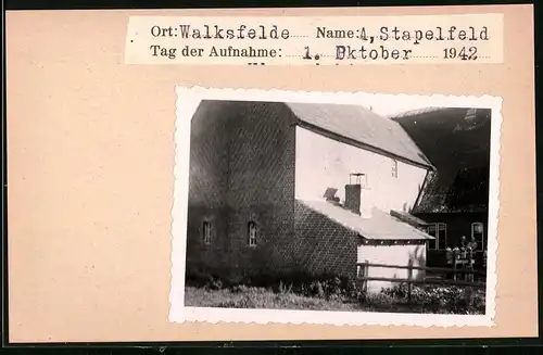 Fotografie unbekannter Fotograf, Ansicht Walksfelde, Haus von A. Stapelfeld 1942