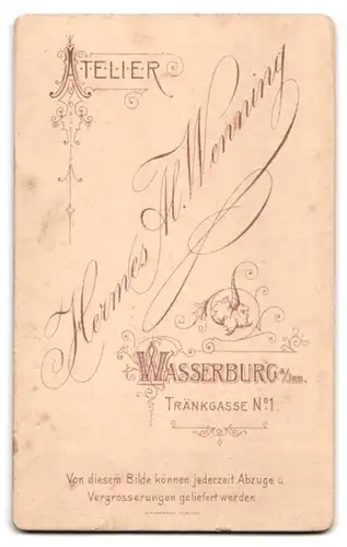 Fotografie H. Al. Wenning, Wasserburg / Inn, Pastor mit Locken im Talar