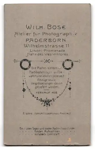 Fotografie Wilh. Böse, Paderborn, Wilhelmstr. 11, Elegant gekleideter Herr mit Schnauzbart