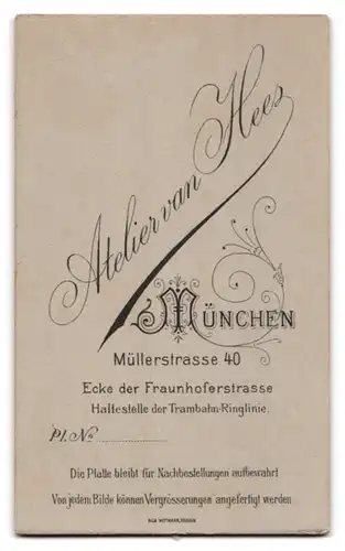 Fotografie Atelier van Hees, München, Müllerstrasse 40, Älterer Herr mit Brille und Vollbart