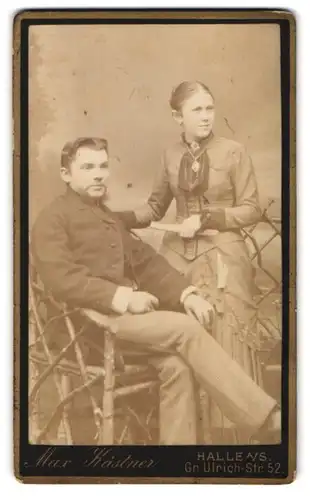 Fotografie Max Kästner, Halle a. S., Gr. Ulrich-Str. 52, Junges Paar in modischer Kleidung