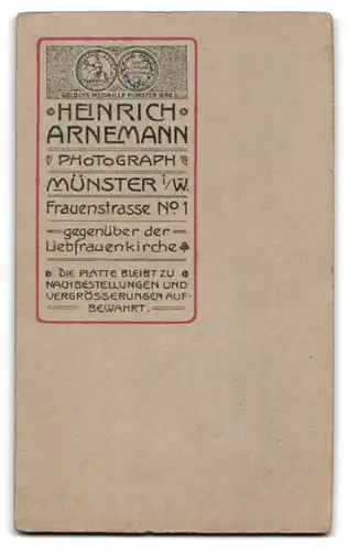 Fotografie H. Arnemann, Münster i. W., Frauenstr. 1, Bürgerlicher Herr im Sessel