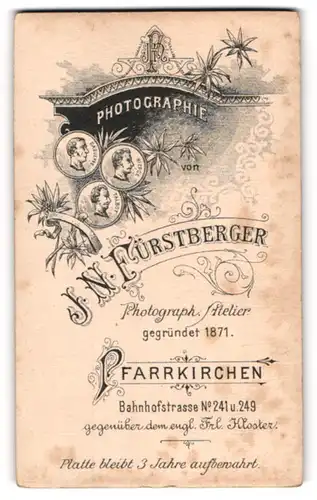 Fotografie J. N. Fürstberger, Pfarrkirchen, Monogramm des Fotografen und Medaillen Portrait Niepce, Daguerre, Talbot
