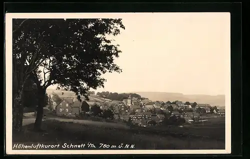 AK Schnett i. Th., Blick über Wiesen auf den Ort